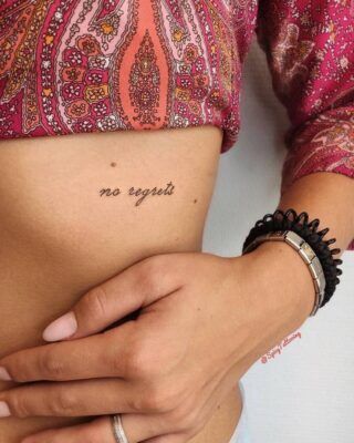 tattoo chữ đơn giản ở dưới ngực tattoo chữ đơn giản ở dưới ngực