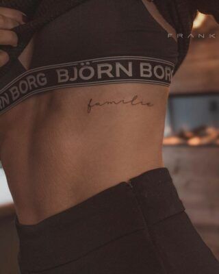 tattoo chữ dưới ngực ý nghĩa gia đình tattoo chữ dưới ngực ý nghĩa gia đình
