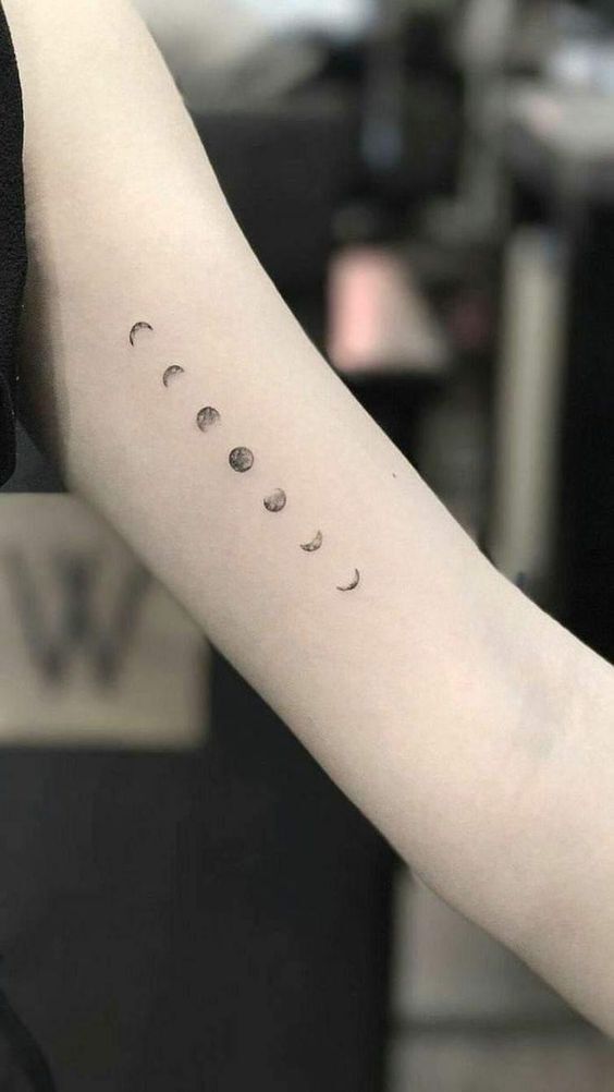 hình tattoo mini mặt trăng nghệ thuật