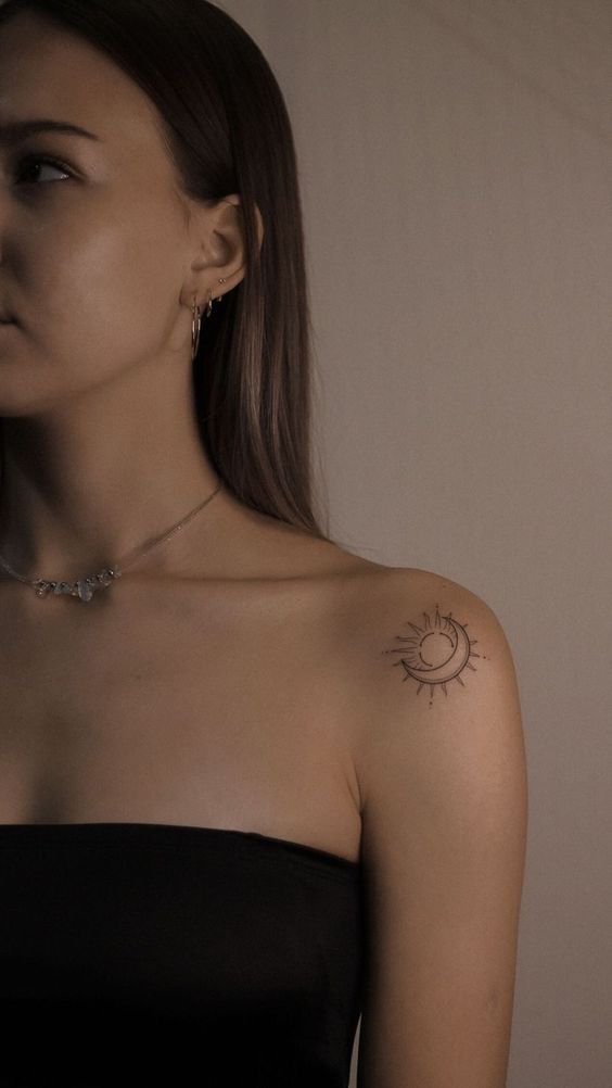 kiểu tattoo mặt trăng với mặt trời