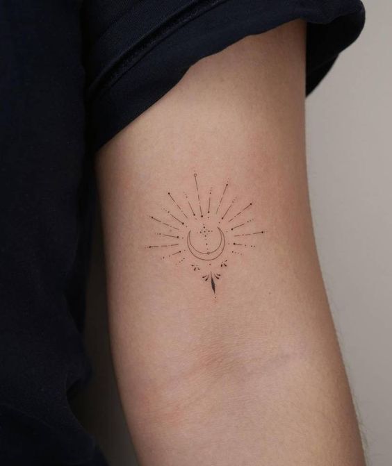 mãu tattoo mini hình mặt trăng