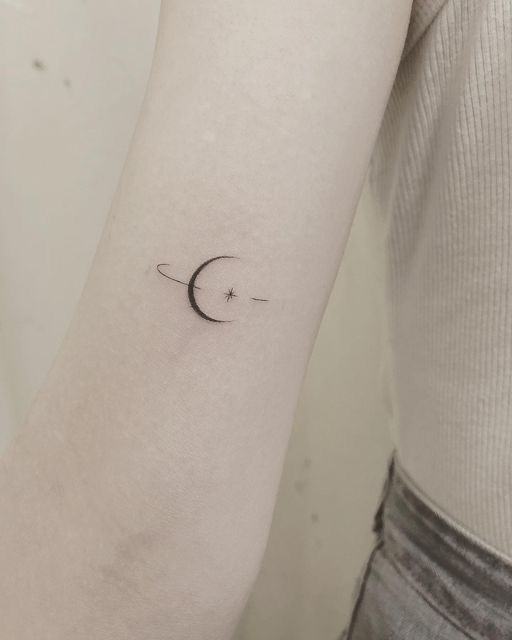 vẻ đẹp từ sự đơn giản của tattoo mặt trăng