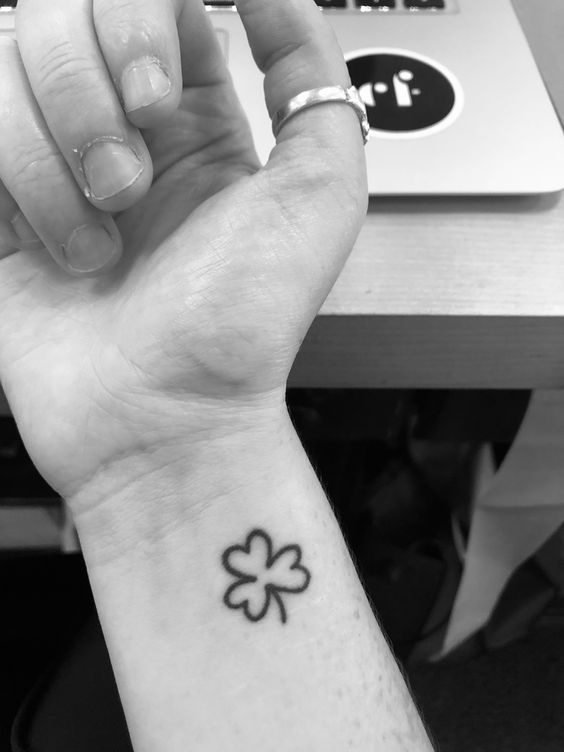 hình xăm hoa may mắn nhỏ cho phụ nữ 666+ hình xăm hoa may mắn nhiều anh em đang tìm kiếm - Genztattoo
