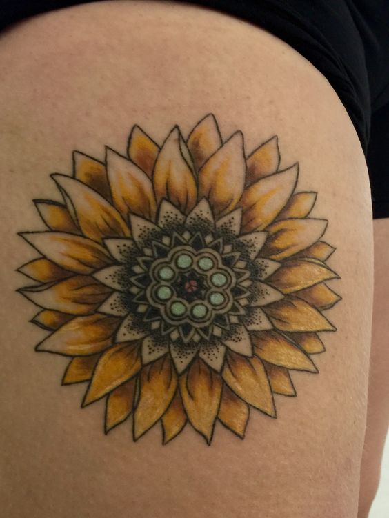 hình xăm hoa may mắn ở đùi 666+ hình xăm hoa may mắn nhiều anh em đang tìm kiếm - Genztattoo