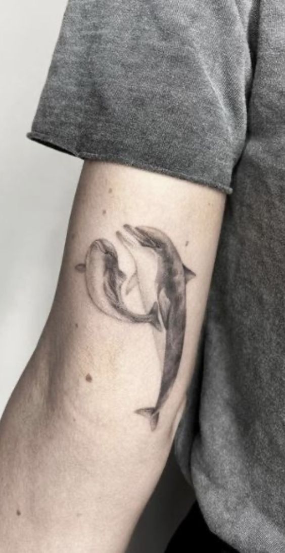 Cực sành điệu với hình xăm cá heo trên tay cực phong cách với kiểu tattoo cá heo ở tay