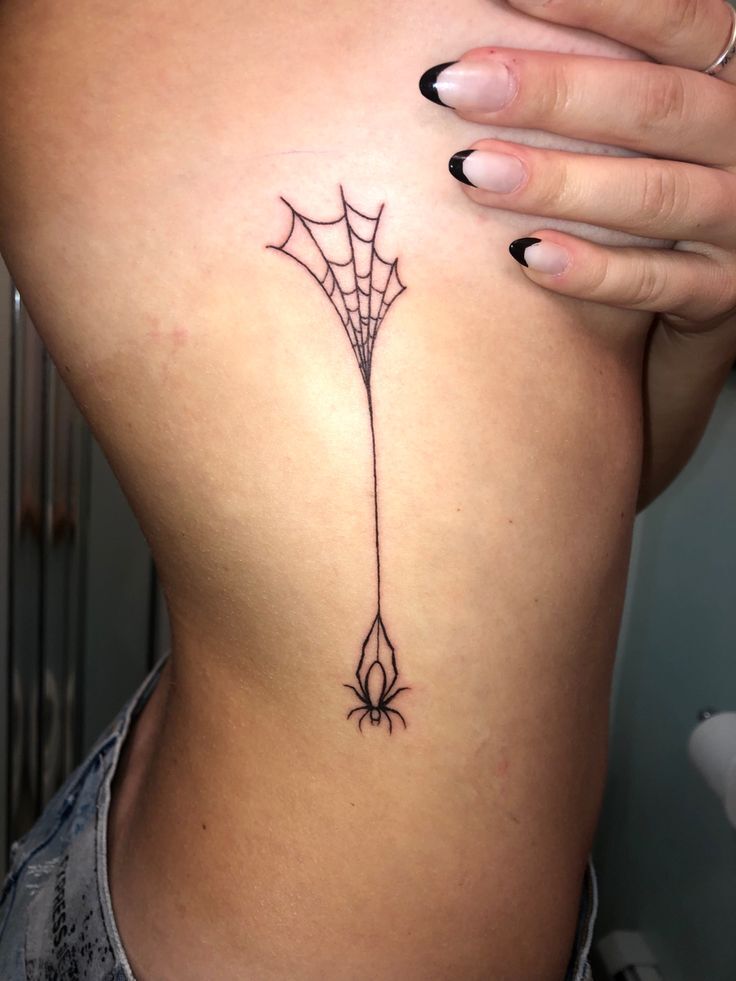 mẫu tattoo mạng nhện bên hông cực chất mẫu tattoo mạng nhện bên hông cực chất