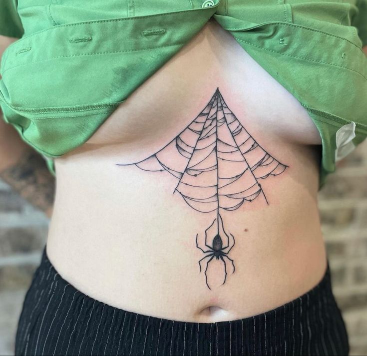 tattoo mạng nhện giữa ngực cực chiến tattoo mạng nhện giữa ngực cực chiến