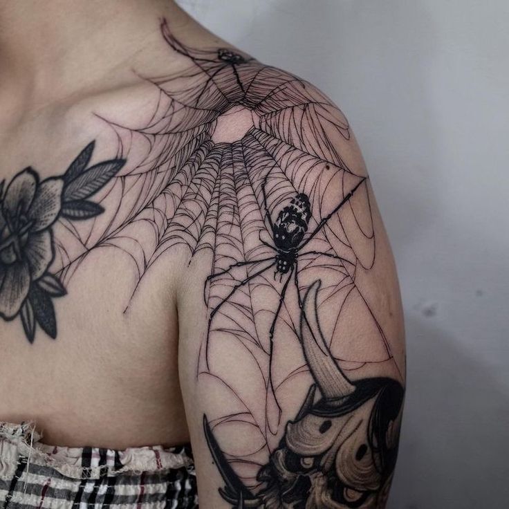 tattoo mạng nhện ở vai cực ngầu cho nữ tattoo mạng nhện ở vai cực ngầu cho nữ