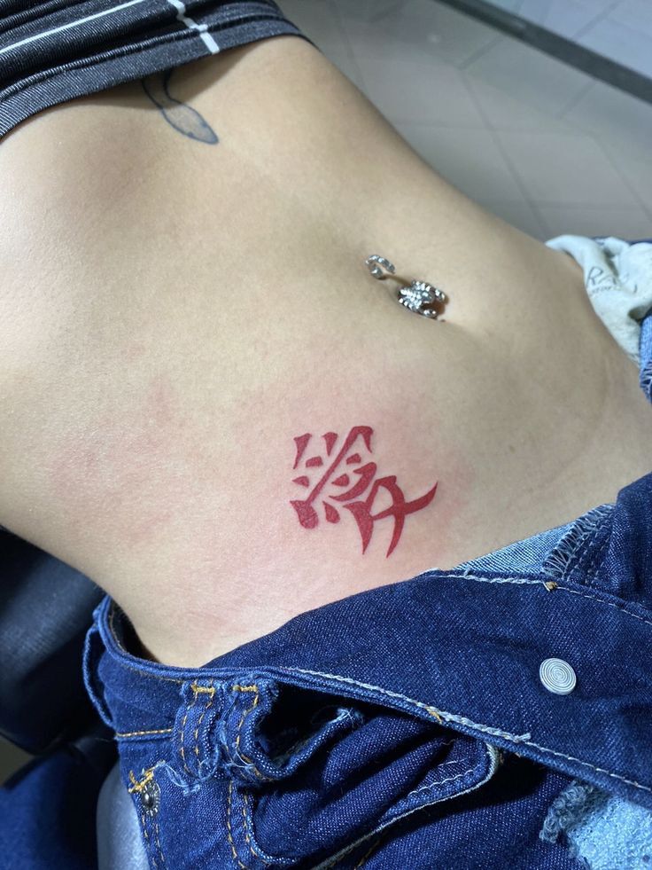 tattoo chữ tàu ở eo tattoo chữ tàu ở eo