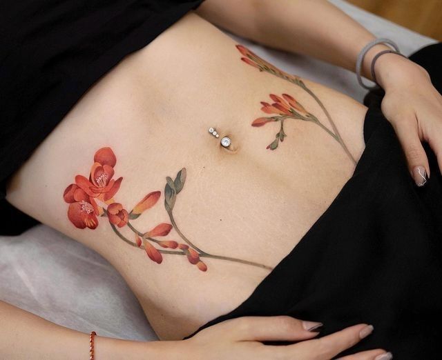 hình xăm ở eo đối xứng hai bên hình xăm ở eo đối xứng hai bên