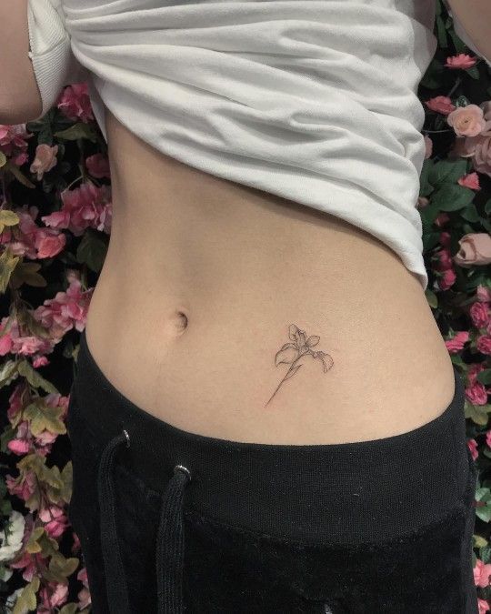 tattoo mini đẹp ở eo tattoo mini đẹp ở eo