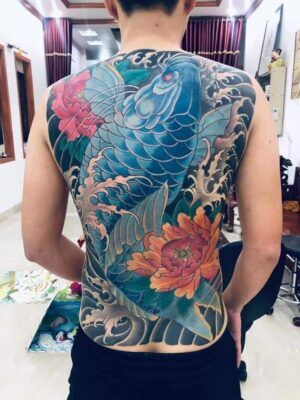 mẫu xăm full lưng cá chép cực nghệ thuật