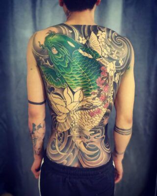 cuốn hút với kiểu xăm ở lưng sáng tạo