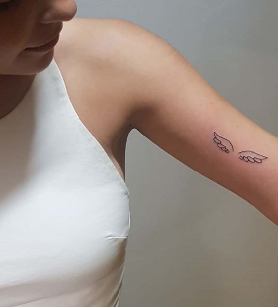 hình xăm đôi cánh thiên thần mini ở bắp tay cực tinh tế mẫu 3 hình xăm đôi cánh thiên thần mini ở bắp tay cực tinh tế mẫu 3