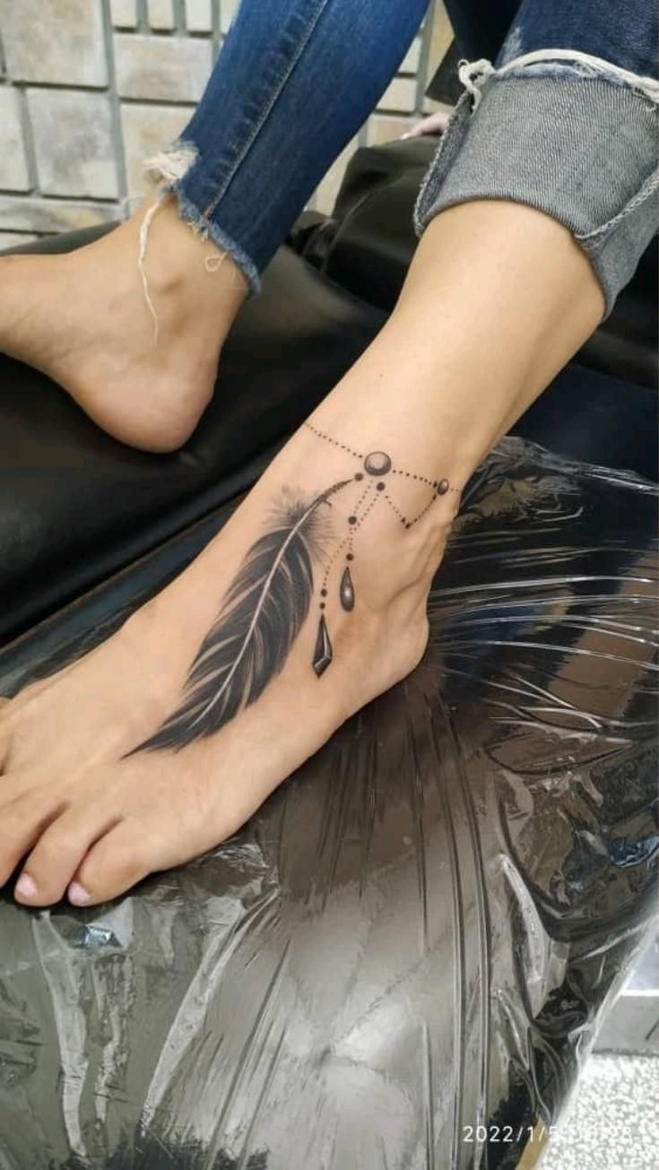mẫu xăm vòng lông vũ ở cổ chân mẫu xăm vòng lông vũ ở cổ chân