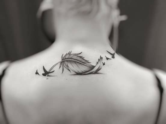 hình tattoo lông vũ trên gáy hình tattoo lông vũ trên gáy
