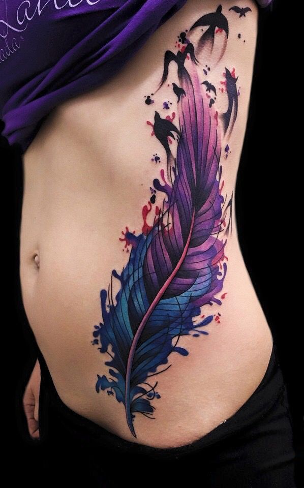 phong cách tattoo lông vũ độc đáo trên eo phong cách tattoo lông vũ độc đáo trên eo
