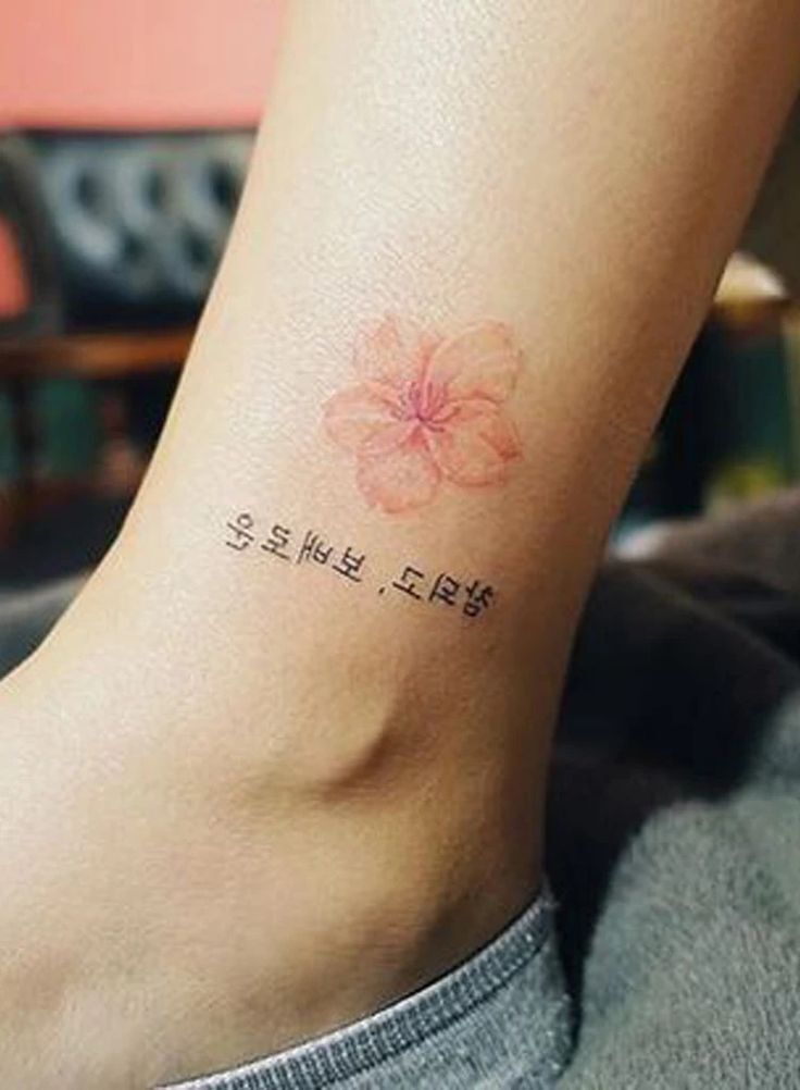 kiểu tattoo chữ hàn quốc kết hợp bông hoa kiểu tattoo chữ hàn quốc kết hợp bông hoa