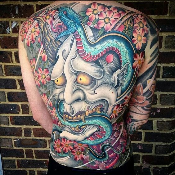 tattoo kín lưng mặt quỷ trắng kết hợp rắn xanh và hoa anh đào kín lưng tattoo kín lưng mặt quỷ trắng kết hợp rắn xanh và hoa anh đào kín lưng