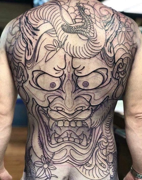 hình xăm mặt quỷ và mãng xà kín lưng không màu hình xăm mặt quỷ và mãng xà kín lưng không màu