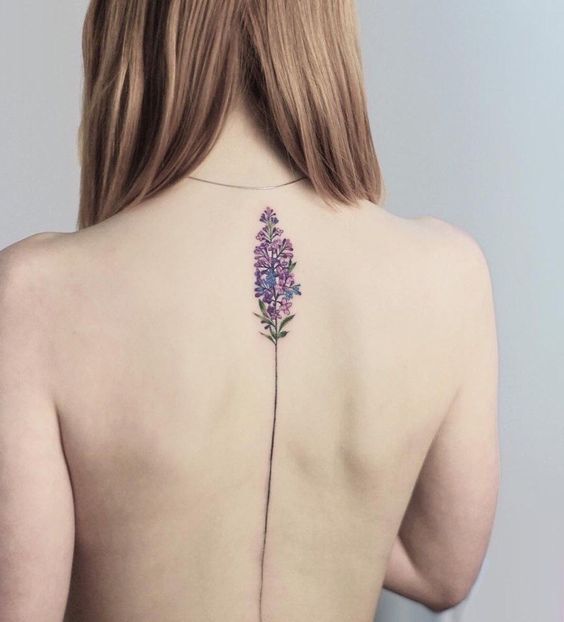 mẫu tattoo hoa oải hương sau lưng