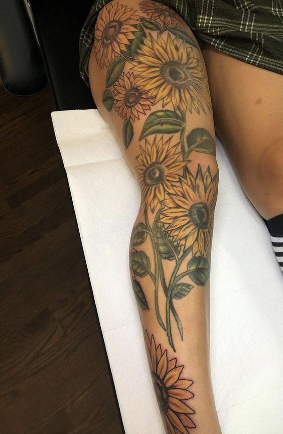 tạo ấn tượng khi tattoo full chân mẫu hướng dương