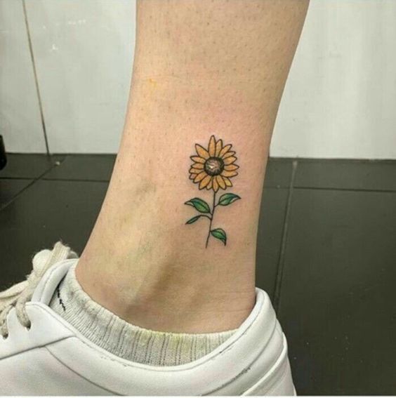 mẫu tattoo cành hướng dương cực đẹp ở cổ chân nữ