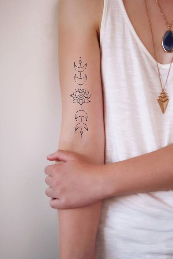 mẫu tattoo hoa và mặt trăng đơn giản mẫu tattoo hoa và mặt trăng đơn giản
