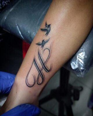 Hình xăm chữ h đẹp ở cổ tay tattoo chữ h cực đẹp ở cẳng tay