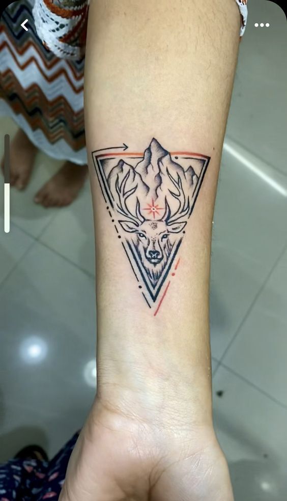 mẫu tattoo thể hiện sự cứng rắn cực chất cho nữ
