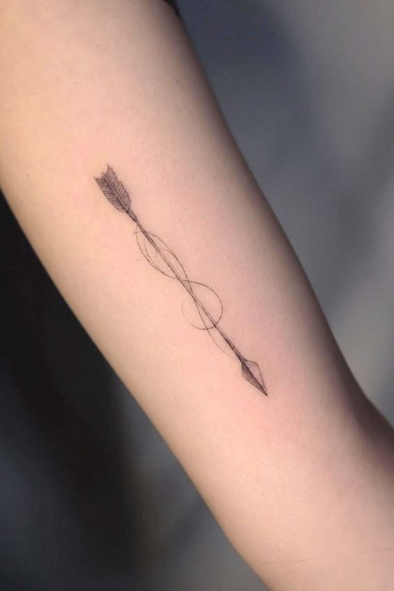 tattoo hình biểu tượng sự mạnh mẽ cho nữ