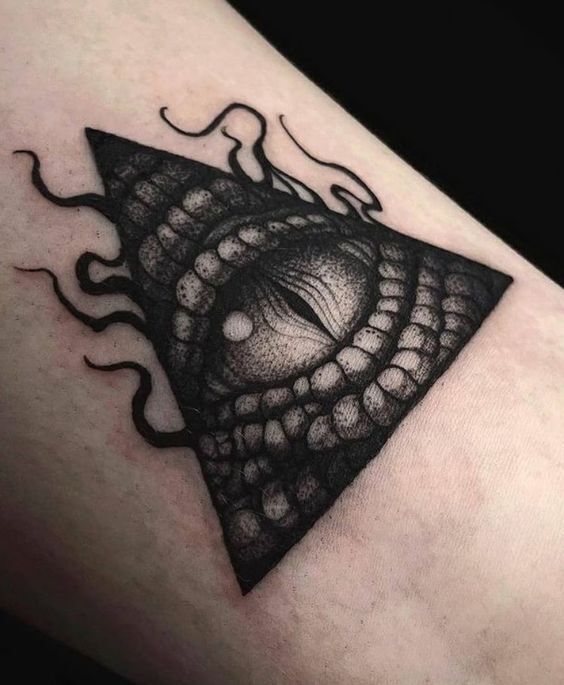 hình tattoo mang ý nghĩa mạnh mẽ