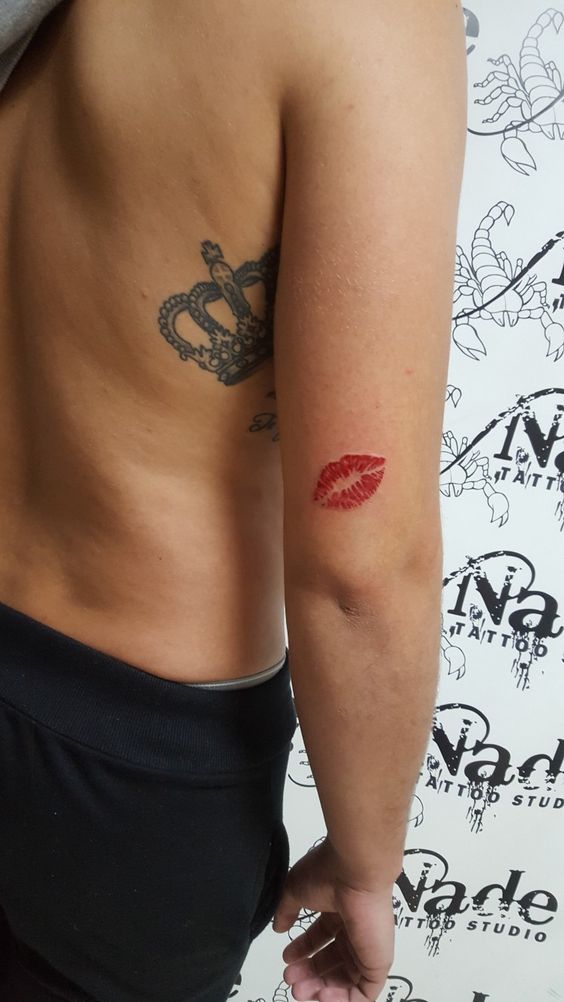 Khám phá 100+ hình xăm đôi môi quyến rũ và ấn tượng - Genztattoo