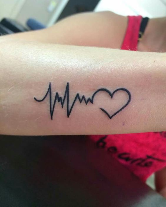 cuốn hút với mẫu tattoo nhịp tim trên cẳng tay