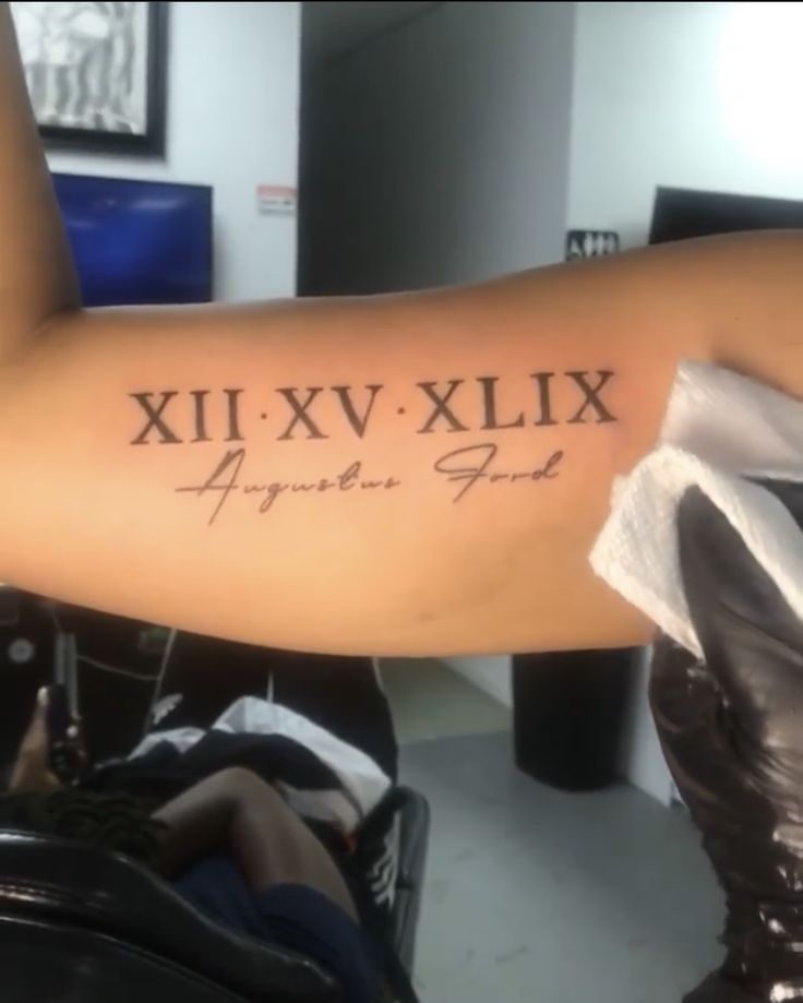 Tổng hợp 666+ hình xăm chữ ở bắp tay đẹp, độc đáo - Genztattoo