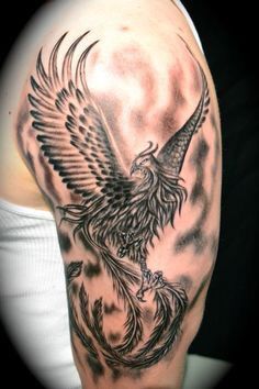 tattoo phượng hoàng lửa đơn sắc của chị khách
