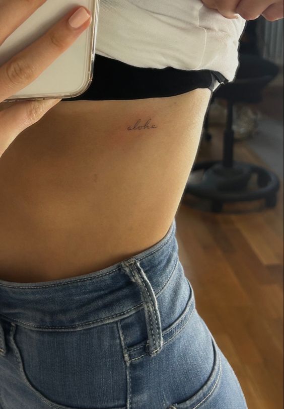 kiểu tattoo bên cạnh sườn mẫu chữ