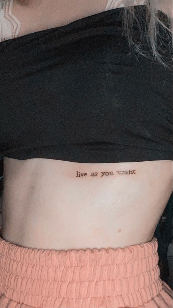 mẫu tattoo chữ bên cạnh sườn