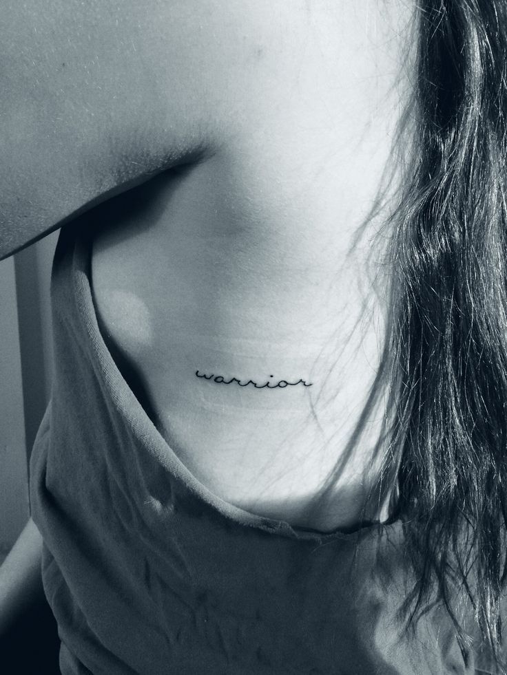 tattoo mẫu chữ trên sườn ngực