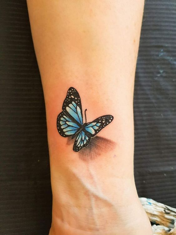 tattoo bướm 3D màu xanh nổi bật cho nữ