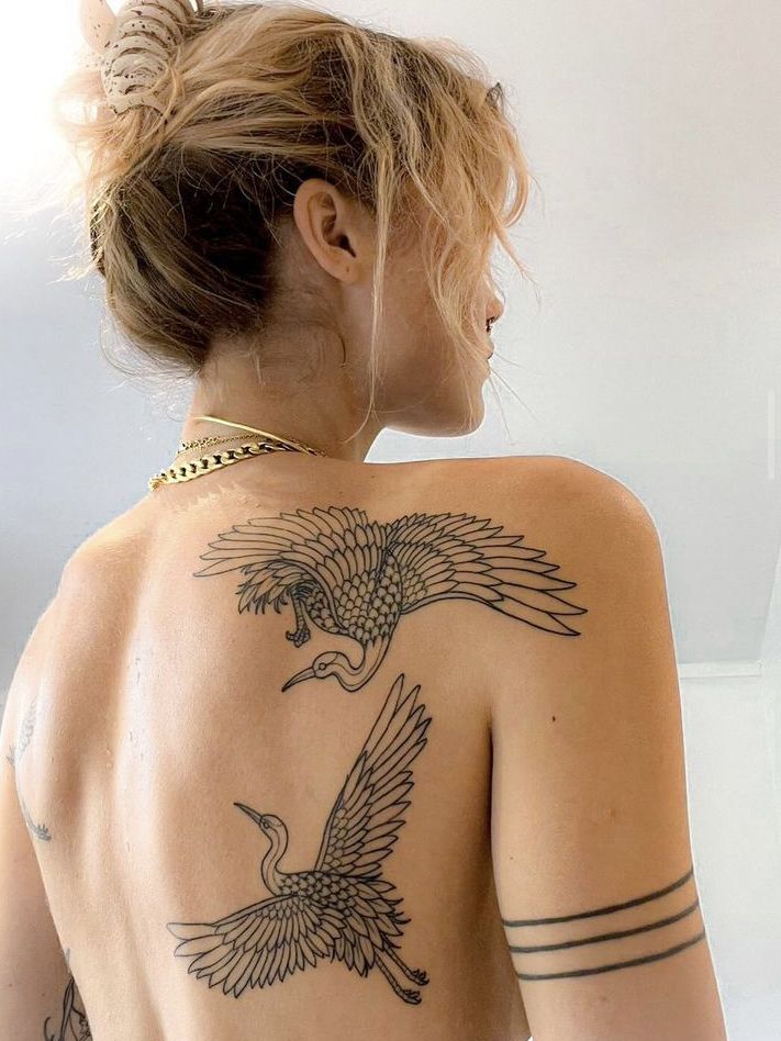 tattoo con hạc đang bay ở sau lưng tattoo con hạc đang bay ở sau lưng