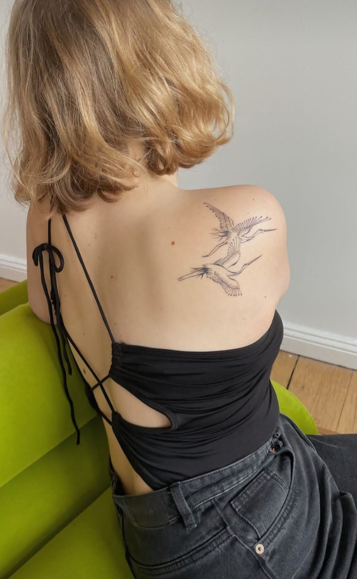 tattoo hình con hạc cực đẹp ở lưng tattoo hình con hạc cực đẹp ở lưng