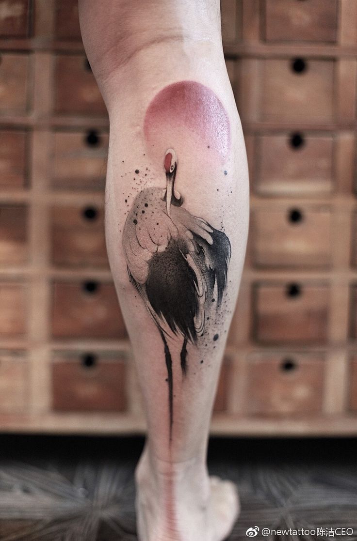 hình tattoo con hạc ở cẳng chân hình tattoo con hạc ở cẳng chân