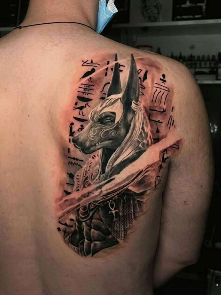 hình xăm thần anubis cực đẹp ở lưng hình xăm thần anubis cực đẹp ở lưng
