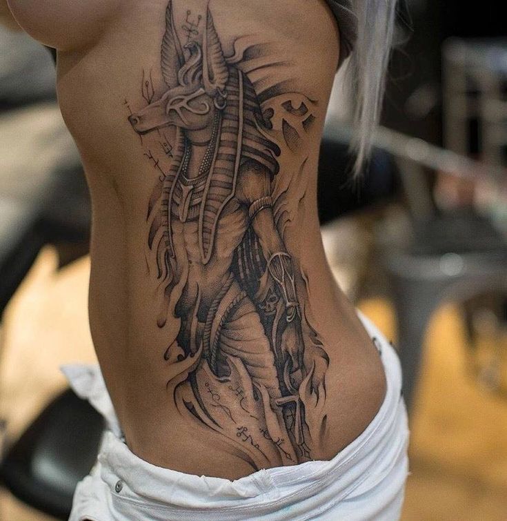hình xăm anubis chính trực ở mạn sườn hình xăm anubis chính trực ở mạn sườn