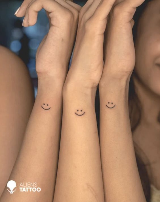 hình xăm mặt cười mini dễ thương cho nhóm tattoo mặt cười mini xinh cho nhóm