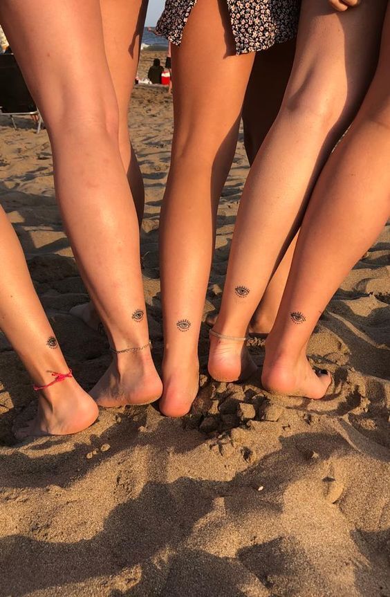 hình xăm nhóm nhỏ trên chân tattoo mini nhóm ở chân