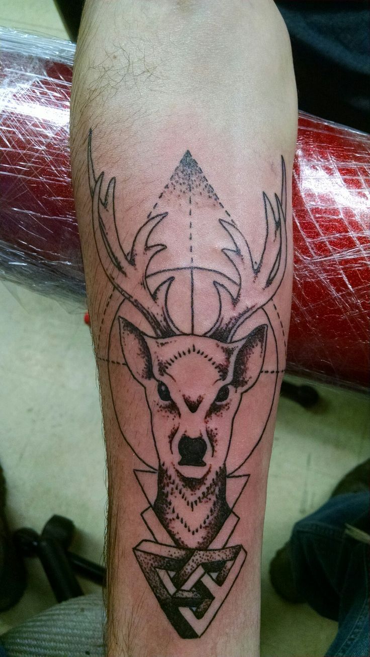 lạ mắt với mẫu tattoo cẳng tay hình hươu lạ mắt với mẫu tattoo cẳng tay hình hươu