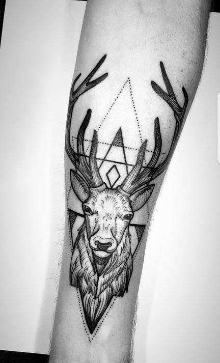 mẫu tattoo hươu - loài vật cao quý mẫu tattoo hươu - loài vật cao quý