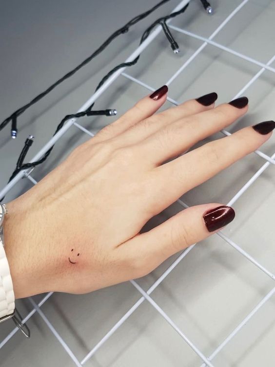 Gợi ý 500+ mẫu hình xăm mặt cười siêu hài hước - Genztattoo